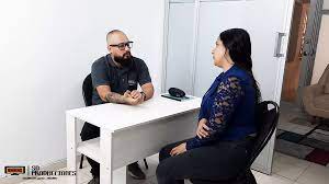 Üvey kızım okulda yaramazlık yapıyor ve okuldan atılmaması için onun adına  hareket etmek zorundayım çevrimiçi izle