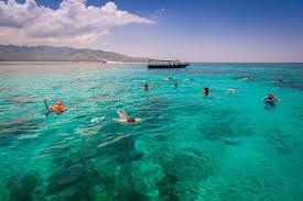 Banyak wisatawan yang mendatangi wilayah pantai di indonesia untuk mencicipi pesona keindahan alam yang begitu alami mempesona ini, lima gambar dibawah ini membuktikan pantai indonesia memiliki corak. Tiga Pantai Indonesia Ini Dinobatkan Jadi Pantai Terindah Di Dunia Reservasi Travel Blog