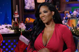Kenya summer moore was born in michigan in 1971 and was raised by her paternal grandmother and aunt, as her parents were teenagers. Kenya Moore Open Up About Her Fragile Relationship With Marc Daly Essence