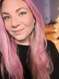 Amber Mote's Instagram, Twitter & Facebook