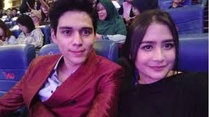 Prilly latuconsina memang imut sejak kecil, ini buktinya!!. Lihat Foto Masa Kecil Maxime Bouttier Prilly Latuconsina Beri Komentar Lucu Tribun Solo