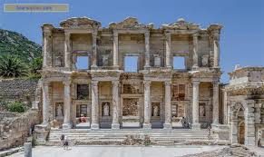 Se dice que la casa de la vírgen maría cerca a éfeso, fue el lugar donde esta importante mujer pasó sus últimos días de vida. Dia Completo En Efeso Casa De La Virgen Maria Templo Artemisa