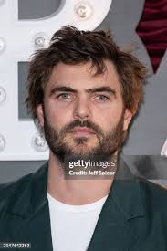 Roe Brown's Instagram, Twitter & Facebook