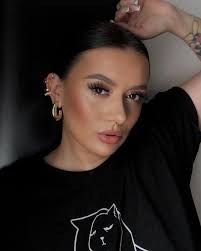 Необязательно нравиться всем. Достаточно тем, у кого есть вкус.