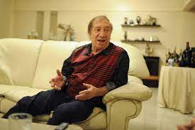 Carlos salvador bilardo, entrenador que llevó a argentina a la conquista del mundial de méxico 1986 y que perdió al final de italia 1990, dio positivo este viernes de coronavirus en un el geriátrico. Tecnico Campeao Mundial Em 1986 Carlos Bilardo Esta Com Covid 19 27 06 2020 Esporte Folha