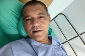 Frank Cuesta recibe el alta hospitalaria tras la salpicadura de una cobra  de la que se salvó al no llegar el veneno a la sangre