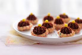 Les Mini Tartelettes Colorees Au Chocolat Tartelettes Au Chocolat Mini Tarte Petit Dessert