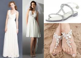 Il matrimonio in spiaggia richiede un dress code un po' diverso rispetto a quello dei matrimoni civili classici. Sposarsi Sulla Spiaggia In Italia
