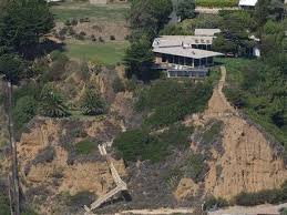 Brad Pitt Selling Malibu Beach House Malibu Beaches Malibu Beach House Celebrity Houses