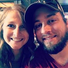 Leah Horne's Instagram, Twitter & Facebook