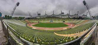Das olympiastadion münchen wurde zu den olympischen sommerspiele 1972 gebaut und ist. 3 Liga Macht Es Moglich Wieder Fussball Im Munchner Olympiastadion