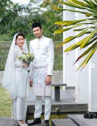 Spekulasi terjawab setelah kediaman mewah ramli dikunjungi pegawai jabatan agama islam selangor (jais). Aura Pengantin Baru Wajah Cantik Anak Datuk Ramli Ms Tarik Perhatian Nona