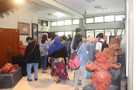 Mahasiswa Jurusan Kriya Isi Yogyakarta Kunjungi Ruang Pamer Jurusan Seni Dan Desain Um Jurusan Seni Dan Desain Um