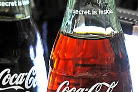 The company's share price dropped from $56.10 to $55.22 almost immediately after ronaldo's gesture, a 1.6% dip. Coca Cola Pourrait Etre Favorise Par La Reglementation Selon Clsa Recommandations Analystes Investir Les Echos Bourse