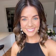 Stacey Oakes's Instagram, Twitter & Facebook