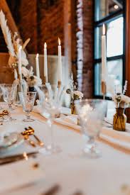 Diese hochzeit im hof frien war wirklich sehr schön und individuell, sie wird mir lange in erinnerung bleiben. Hof Frien Rustikaler Charme Trifft Auf Glamourose Eleganz