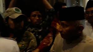 Kedatangan sandiaga uno disambut histeris pedagang pasar angso duo. Prabowo Bareng Amien Rais Dan Fadli Zon Datangi Ijtimak Ulama Iii