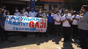 Ptpn melaporkan sekitar 250 orang yang merupakan pihak yang menguasai lahan. Bayar Gaji Dicicil Sopir Bus Damri Surabaya Geruduk Manajemen Klikjatim Com