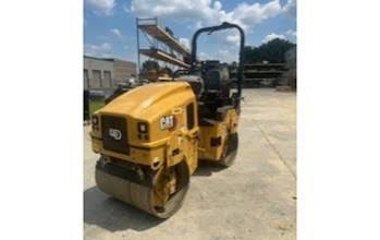 Caterpillar CB25 Smooth Drum Roller