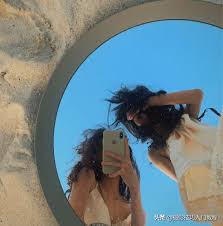 She shows you a series of cute poses and outfits that. Photography Skills You Must Bring A Small Mirror With You When You Go Out Take Pictures So Good Inews