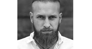 Adam Kram: Wartościowanie artystów w tej sytuacji to dolewanie oliwy do  ognia