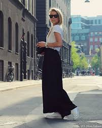 Black Maxi Skirt Maxi Skirt Outfits Skirt And Sneakers Dress And Sneakers Outfit
