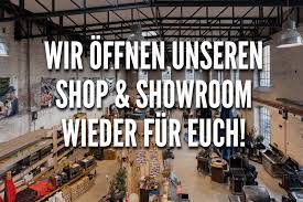 Two enormously long tables had been set up for us in one of the large, warehouse style halls on this large establishment. Unser Shop Showroom Ist Ganz Normal Fur Euch Geoffnet Santos Grill Magazin