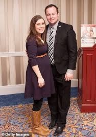 The source also told the magazine that josh, 33, has seen his children and his wife since the case began and that she has to be there. Josh Duggar Of 19 Kids And Counting And His Wife Anna Reveal They Are Expecting Their Seventh Child Daily Mail Online