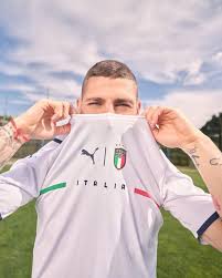 Our euro 2020 assembled fans tell us who they think has the best kit out of the two teams who will kick off. Puma Switch Up Their Design Template For Italy S 2021 Away Kit
