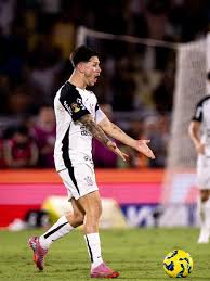 Garro reencontra Vasco com má fase superada e protagonismo no Corinthians