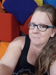 Hi I'm Heather 31 from Virginia USA. I am here looking for penpals from all  over preferably through email or snail mail I'm open to both forms of  communication . Some of