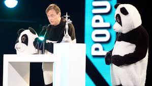 Por ahora, el alcalde de amberes, bart de wever, hizo un espacio en su casa para el pequeño al que llamó finn. Zo Reageert Pairi Daiza Op Panda De Wever De Morgen