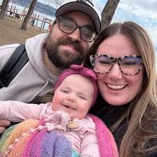 Got together my cousin Blake Russell for a few tunes. Now im 64, and a  little mussels in the corner. Hope you enjoy, Merry Christmas everyone!