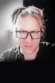 Elise Main's Instagram, Twitter & Facebook