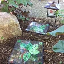 Outdoor Essentials 12 In X 12 In Leaf Decorative Garden Stone 288235 The Home Depot Decorative Garden Stones Garden Stones Garden Stepping Stones Diy