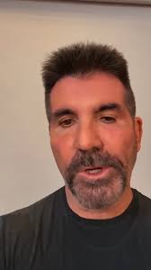 This guy solved a Rubik's Cube with almost 2000 pieces! 😱