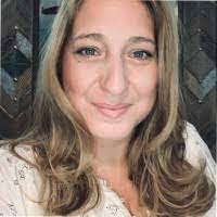 Lisa Beagle's Instagram, Twitter & Facebook