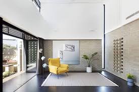 Bahkan, anda bisa menentukan sendiri model lantai ruang tamu lebih tinggi yang diminati yang tentunya akan menjadikan tempat tinggal terasa lebih hidup dan tidak. Rumah Asri Di Australia Yang Bikin Penghuni Betah Dan Santai Berada Di Setiap Ruangannya Furnizing Com Line Today