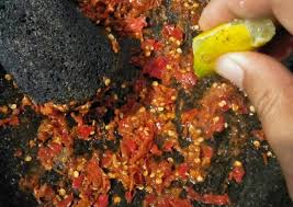 Sesuai namanya sambal mentah adalah sambal yang menggunakan bahan serba mentah tanpa ada proses pengolahan seperti digoreng atau cara membuat sambal mentah. Cara Membuat Sambal Terasi Mentah Yang Enak Resep Terlengkap