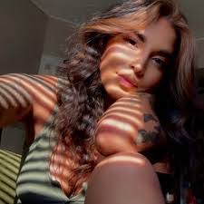 Chloe Belmont's Instagram, Twitter & Facebook