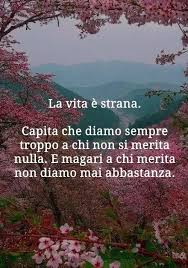 La Vita E Strana Capita Che Diamo Sempre Troppo A Chi Non Si Merita Nulla E Magari A Chi Merita Non Siamo La Vita E Strana Citazioni Citazioni Motivazionali