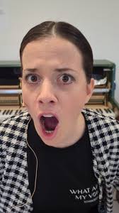 Wir stehen heute wieder auf der Bühne und performen diesen Hit für euch ✨  Krankheit oder moderne Frauen @volkstheaterwien , #volkstheater  #schmusechor #wauwau #wow