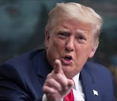 Kayes demande la dissolution des partis politiques… Le Gouverneur de la  Région de Kayes le général de brigade Moussa Soumaré vient de terminer son  discours de clôture des deux jours de consultation