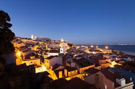 البرتغال (بالبرتغالية portugal تلفظ ‎puɾtuˈɡaɫ‏)، ورسميا الجمهورية البرتغالية (بالبرتغالية república portuguesa تلفظ ‎ʁɛˈpublikɐ puɾtuɡezɐ‏)، بلد يقع في جنوب غرب أوروبا في شبه الجزيرة الإيبيرية. Ù…ÙŠÙ…Ùˆ Ø§Ù„ÙØ§Ù…Ø§ Ù„Ø´Ø¨ÙˆÙ†Ø© Ø§Ù„Ø¨Ø±ØªØºØ§Ù„ Emirates Holidays