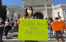 Açıköğretim fakültesi'nde devam zorunluluğu olmadığından, derslere girmeden sadece sınavlara girerek devam edebileceğiniz bir sistemdir. Acikogretim Psikoloji Bolumu Tercih Kilavuzundan Cikarildi Bianet