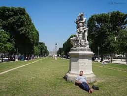 Named Le Crepuscule This Statue Was Created By Gustave Crauk In 1870 Found Within Jardin Robert Cavelier De La Salle More Informat Paris Images Statue Paris