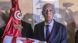 Tunus'ta 15 eylül'deki cumhurbaşkanı seçiminin birinci turunda diğer adayların karşısında kazanması zayıf ihtimal şeklinde değerlendirilen kays said, oyların yüzde 18,4'ünü alarak. Tunus Un Yeni Cumhurbaskani Kays Said Oldu