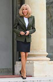 Brigitte macron plaatste zich in 2015 in disponibiliteit in het onderwijs, toen haar man minister van economische zaken werd. Der Style Von Brigitte Macron Fashion Looks Gala De