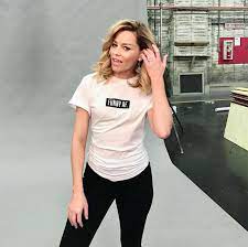 February 10, 1974) is an american actress, director, writer, and producer. Who Is Elizabeth Banks 5 Facts About This Hilarious Actress