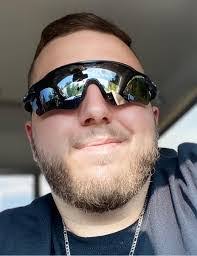 Mike Hennings's Instagram, Twitter & Facebook